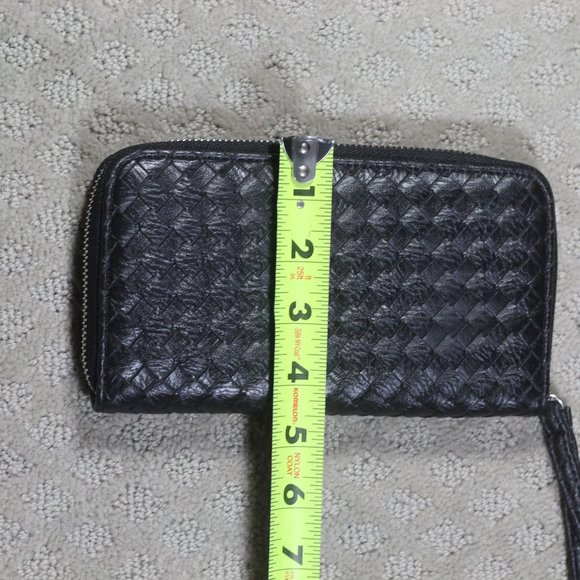 Adrienne Vittadini Black Leather Woven Clutch Wristlet - Picture 7 of 8